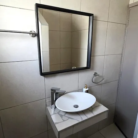 2br Beachside Escape, Short 7-min Walk To Shore *