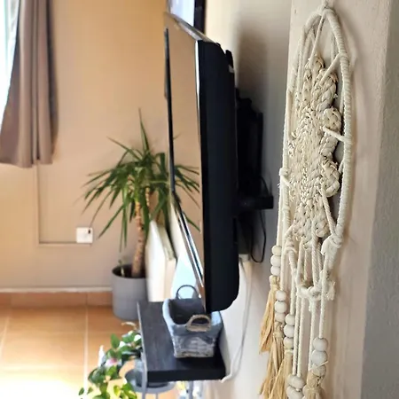 Charming 2br Classic Flat With Fast Wi-fi Апартаменти