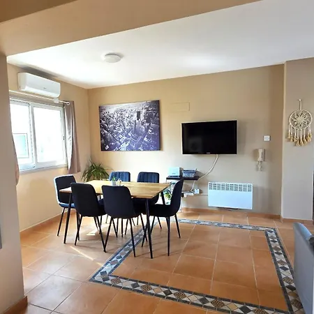 2br Beachside Escape, Short 7-min Walk To Shore