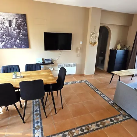 2br Beachside Escape, Short 7-min Walk To Shore Apartament