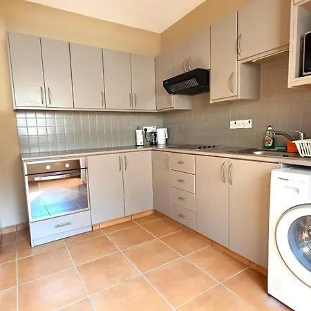 2br Beachside Escape, Short 7-min Walk To Shore