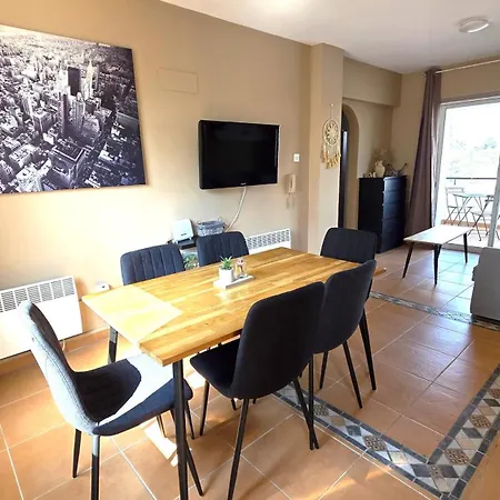 Charming 2br Classic Flat With Fast Wi-fi * Ларнака