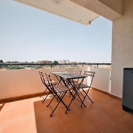 2br Beachside Escape, Short 7-min Walk To Shore *