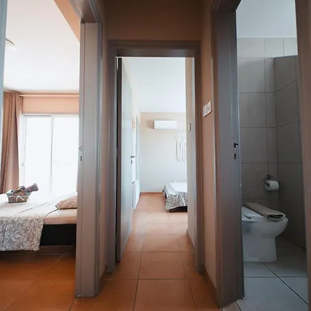 Apartament 2br Beachside Escape, Short 7-min Walk To Shore Larnaca