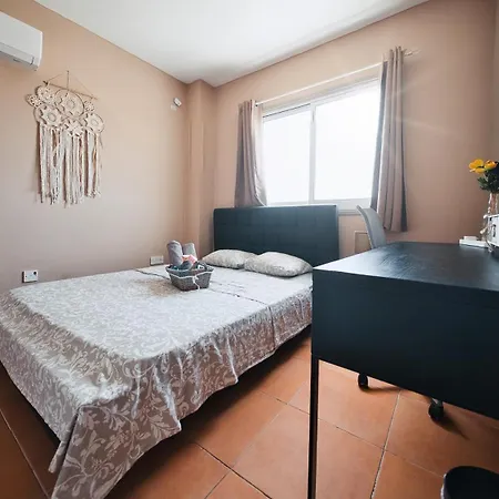 2br Beachside Escape, Short 7-min Walk To Shore Apartament Larnaca