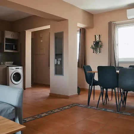 Apartament 2br Beachside Escape, Short 7-min Walk To Shore