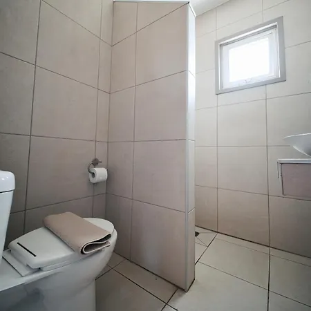 Apartment 2br Beachside Escape, Short 7-min Walk To Shore *