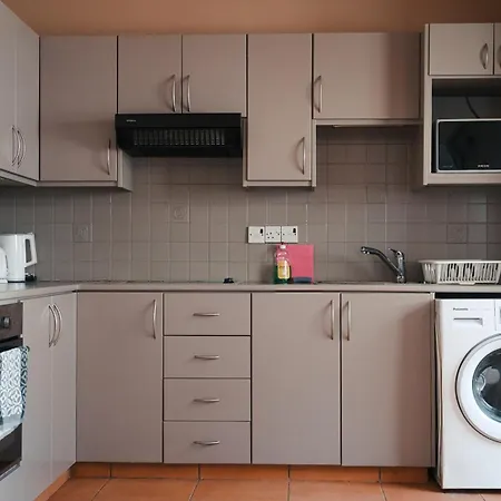2br Beachside Escape, Short 7-min Walk To Shore Apartament *