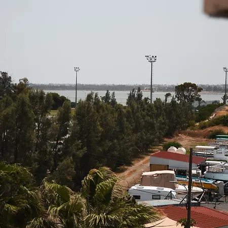 2br Beachside Escape, Short 7-min Walk To Shore Larnaca